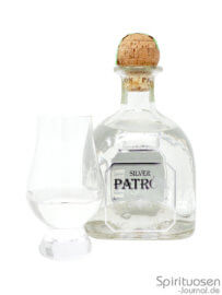 Patrón Silver Glas und Flasche