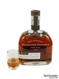 Woodford Reserve Double Oaked Glas und Flasche