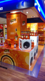 Flughafen-Promotion für Aperol Spritz auch in Frankfurt und Hamburg