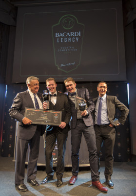 Bacardi Legacy Cocktail Competition 2014 Preisverleihung - im Bild: José Sanchéz Gavito, Frank Thelen, Bert Jachmann und Mark de Witte