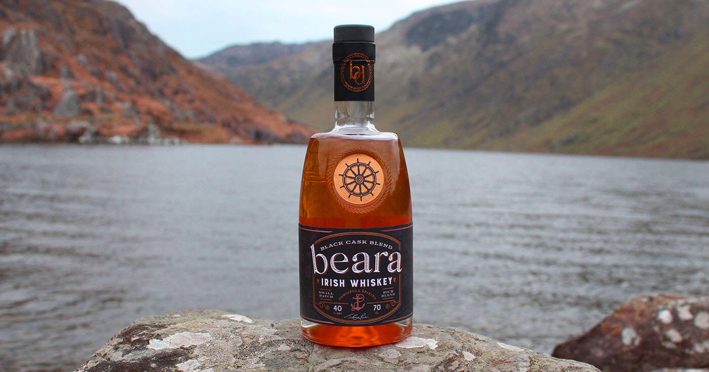 Stark ausgebrannte Fässer: Beara Distillery launcht Beara Black Cask Blend
