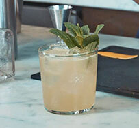 „Belvedere Mint Smash“: Belvedere Vodka mit Minze im Mix