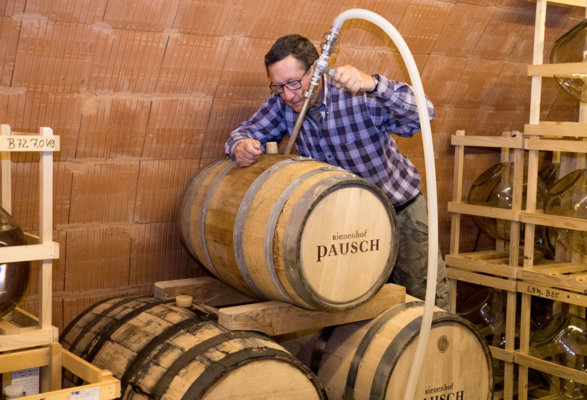 Bienenhof Pausch Destillerie stellt Shyravalli Honigbrand vor Bienenhof Pausch Destillerie stellt Shyravalli Honigbrand vor