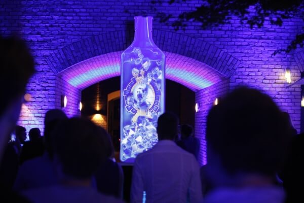 Bombay Sapphire eröffnet Pop-up-Bar in Berlins 'Sodom und Gomorra'