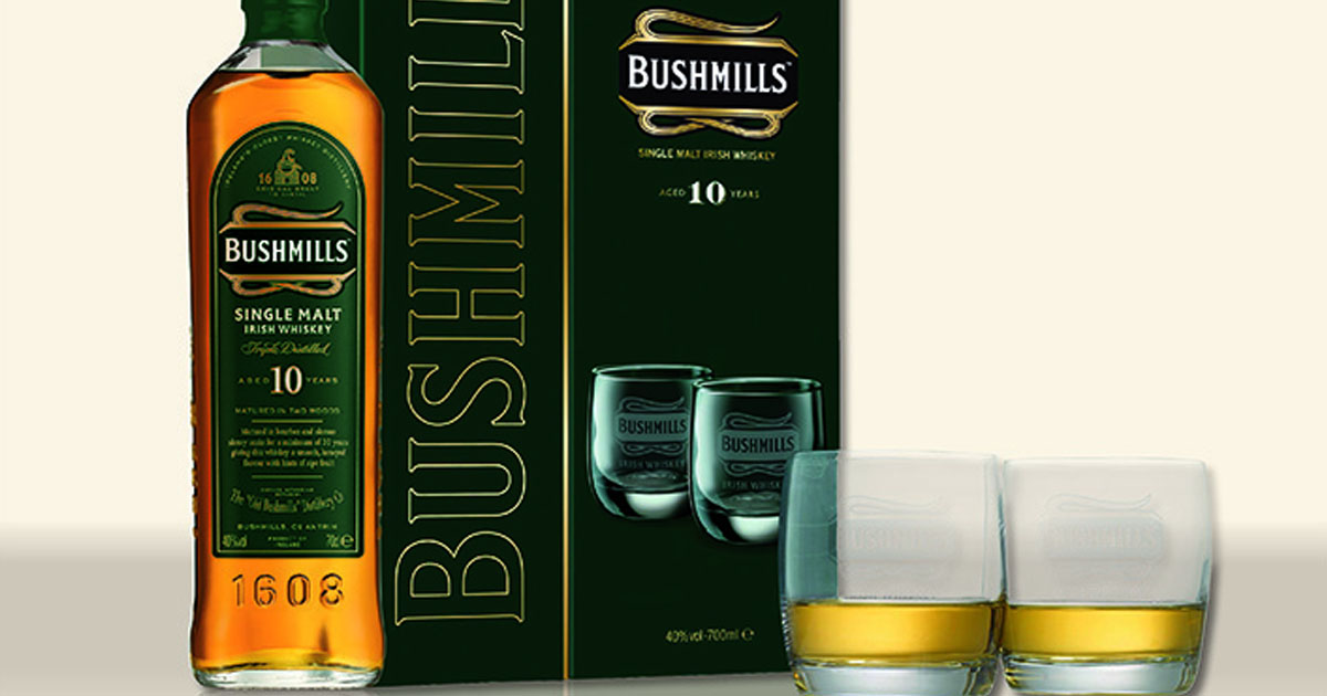 Mit Tumblern: Bushmills Whiskeys in Geschenkpackungen zu Weihnachten
