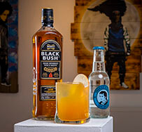 „Black Coffee“ und „Black Apple“: Mixen mit Bushmills Black Bush