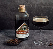 Signature-Drinks: Elephant Gin Coffee Liqueur vierfach im Mix