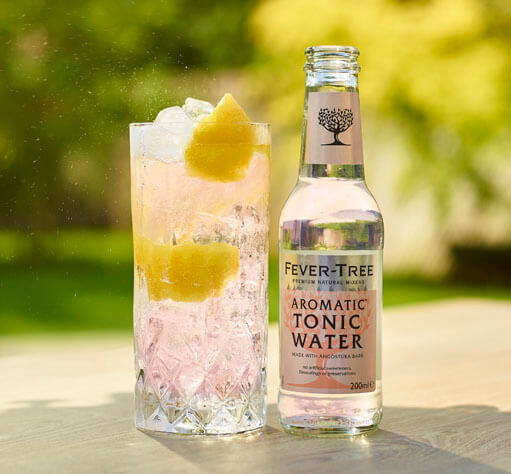 Cocktails: „Pink Gin & Tonic“ mit Fever-Tree Aromatic Tonic
