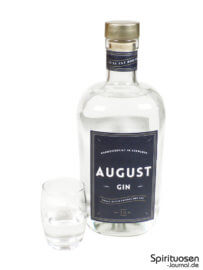 August Gin Glas und Flasche