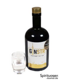 GINSTR Stuttgart Dry Gin Glas und Flasche