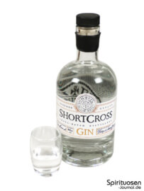 Shortcross Gin Glas und Flasche