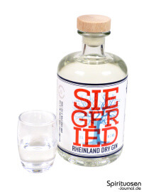 Siegfried Rheinland Dry Gin Glas und Flasche