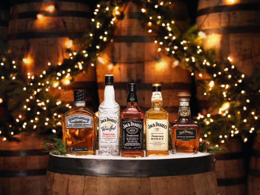 Jack Daniel's feiert Weihnachten mit TV-Spot und Sonderedition