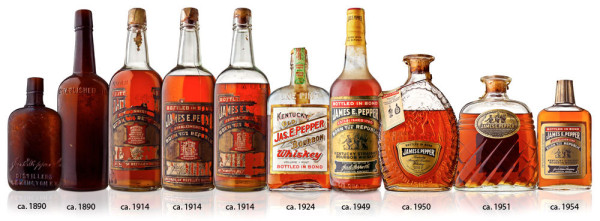 Übersicht der Flaschen von James E. Pepper Whiskey