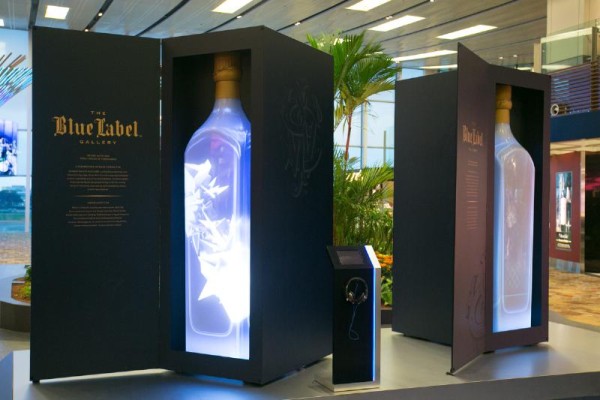 Weltweit erste 3D-Kunstausstellung in der Flasche mit Johnnie Walker