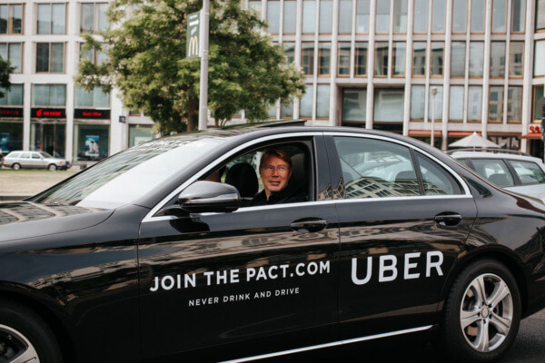 'Join the Pact' mit Mika Häkkinen, Johnnie Walker und Uber