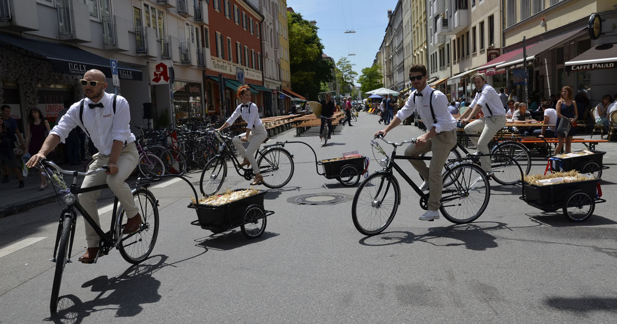 Kampagne: Lillet-Paperboys promoten „Lillet Vive“ in München