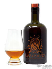 Amaro Bassa Baviera Glas und Flasche