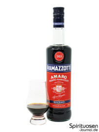 Ramazzotti Amaro Glas und Flasche