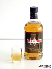 Drambuie Whiskylikör Glas und Flasche