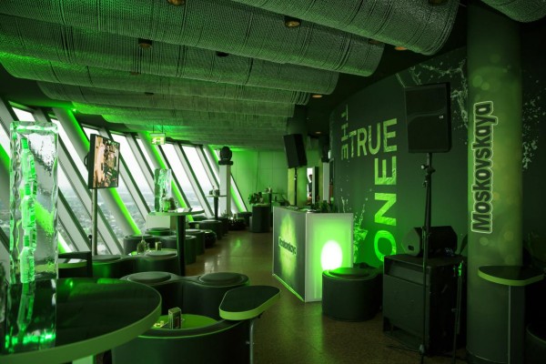 Moskovskaya eröffnet The True One-Lounge im Düsseldorfer Rheinturm