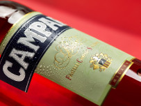 Campari Bitter seit März 2013 mit neuem Flaschendesign