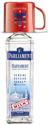 Parliament Vodka mit Mule-Becher-On-Pack im September