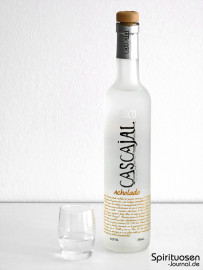 Cascajal Pisco Acholado Glas und Flasche