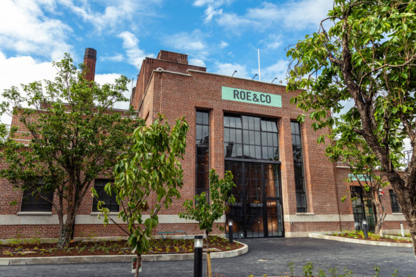Diageo eröffnet Roe & Co Destillerie in Dublin