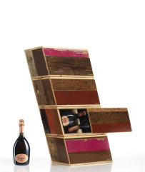 Designer Piet Hein Eek kreiert Holzkisten für Ruinart Rosé Champagner