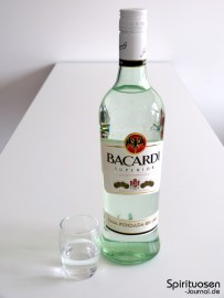 Bacardi Superior Glas und Flasche
