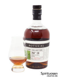Botucal Distillery Collection No. 3 Single Copper Pot Still Rum Glas und Flasche