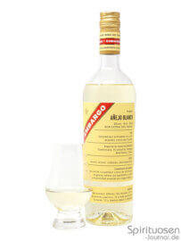 Embargo Anejo Blanco Glas und Flasche