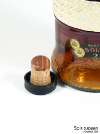 der Verschluss einer Flasche Ron Zacapa Centenario Sistema Solera 23
