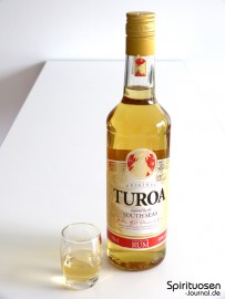 Turoa Rum Glas und Flasche