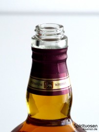 der Hals einer Flasche Chivas Regal 12 Jahre
