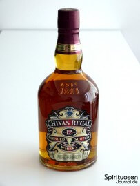 eine Flasche Chivas Regal 12 Jahre von vorne