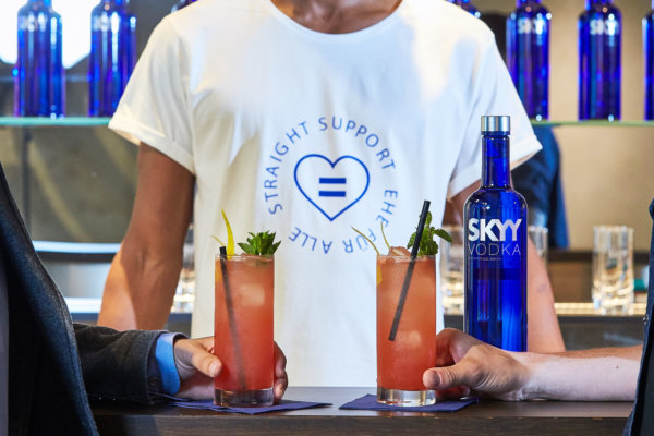 Skyy Vodka und Christian Ulmen kooperieren für 'Straight Support'-Movement