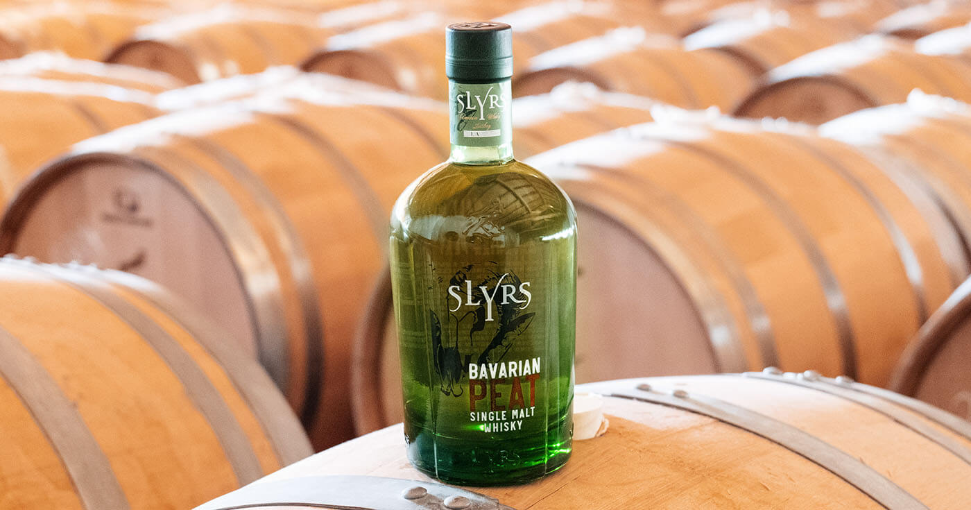 Bavarian Peat: Slyrs Destillerie kündigt torfigen Single Malt an