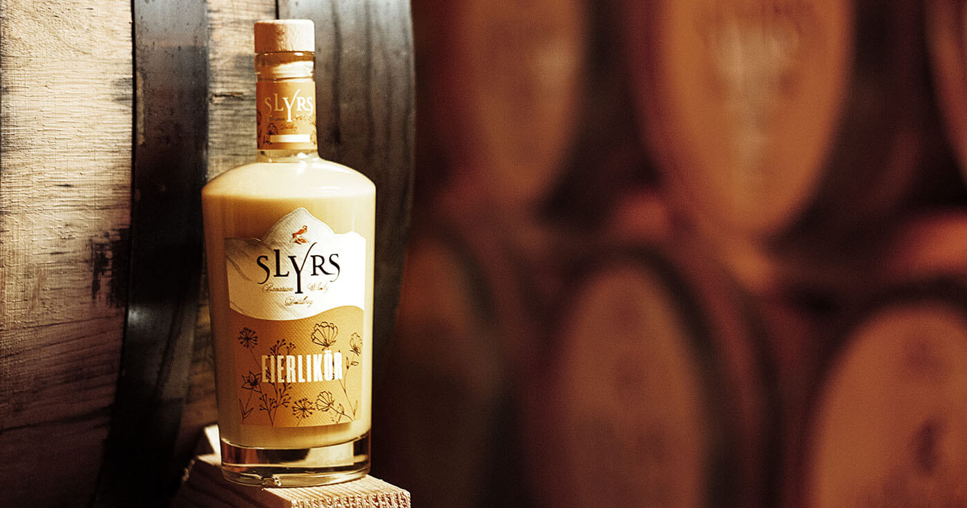 Neuer Look: Slyrs Destillerie redesignt Vanilla & Honey und Eierlikör