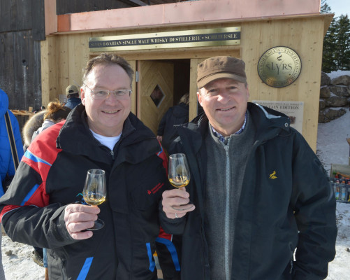 Peter Lorenz (Geschäftsführer Alpenbahnen Spitzingsee) und Anton Stetter freuen sich auf das neue Slyrs-Projekt