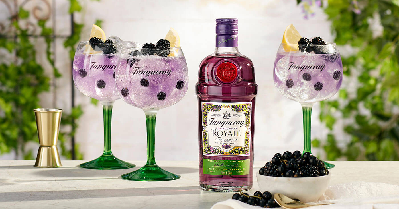 Blackcurrant Royale: Tanqueray kündigt neuen Flavoured Gin an