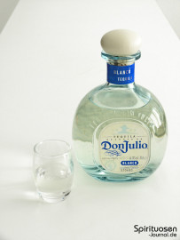 Don Julio Blanco Glas und Flasche