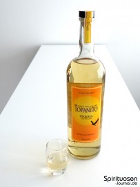 Topanito Reposado Glas und Flasche