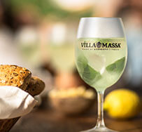 Aperitivo & Digestivo: Die beiden „Perfect Serves“ des Villa Massa Limoncello