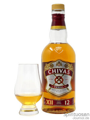 eine Flasche Chivas Regal 12 Jahre nebst Glas