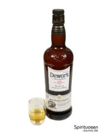 Dewar's 12 Jahre Glas und Flasche