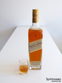 Johnnie Walker Gold Label Reserve Glas und Flasche
