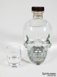 Crystal Head Vodka Glas und Flasche