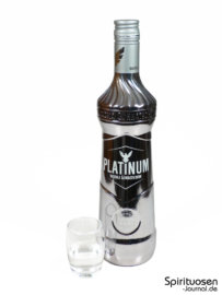 Wodka Gorbatschow Platinum Glas und Flasche